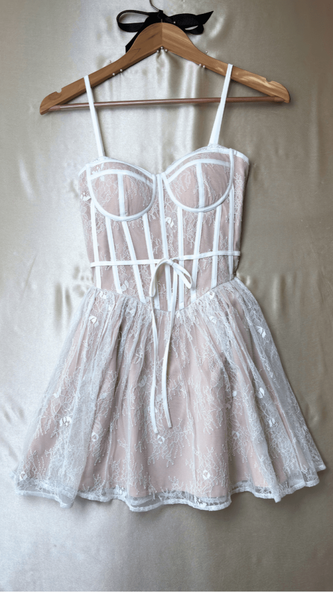 Steal the Spotlight: Must-Have Dresses for Graduation Day! - CHAMBRE 535