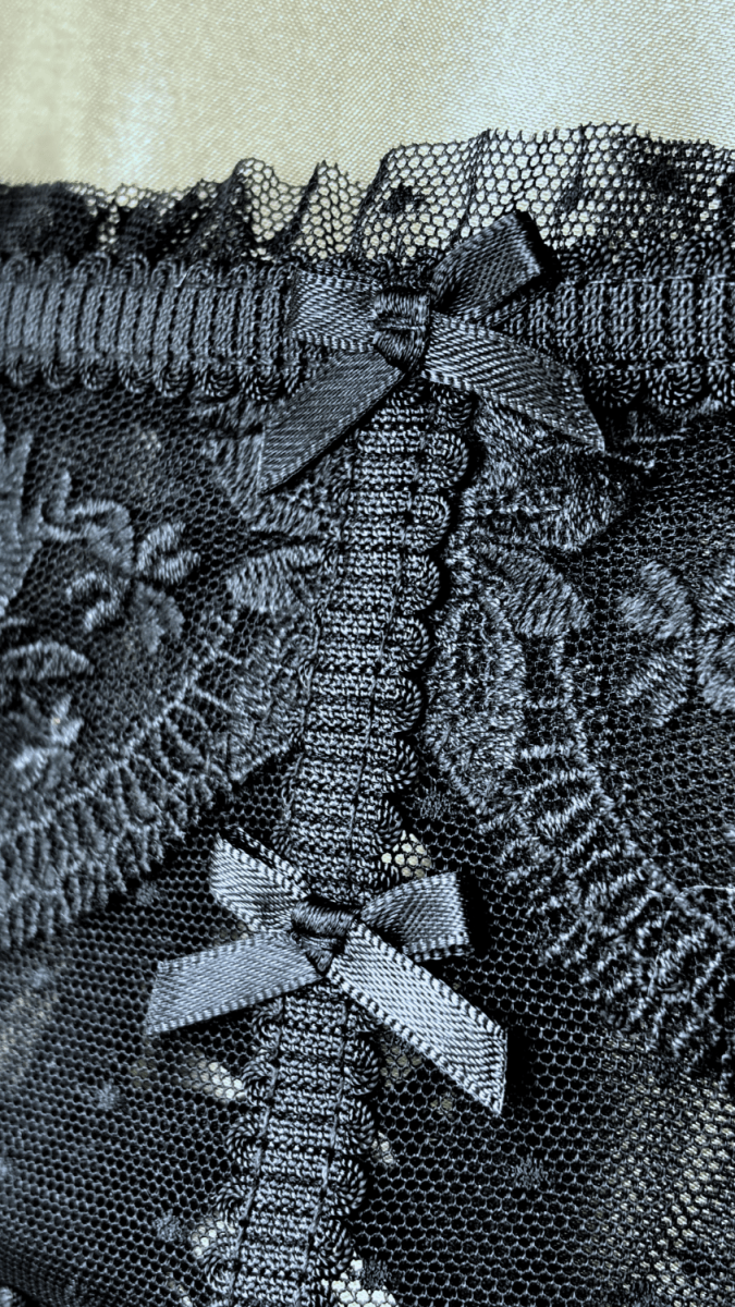Amee Black Garter - TRÈS FOU OR SOMETHING