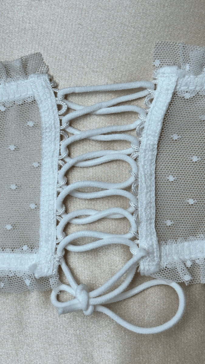 Amee White Garter - TRÈS FOU OR SOMETHING