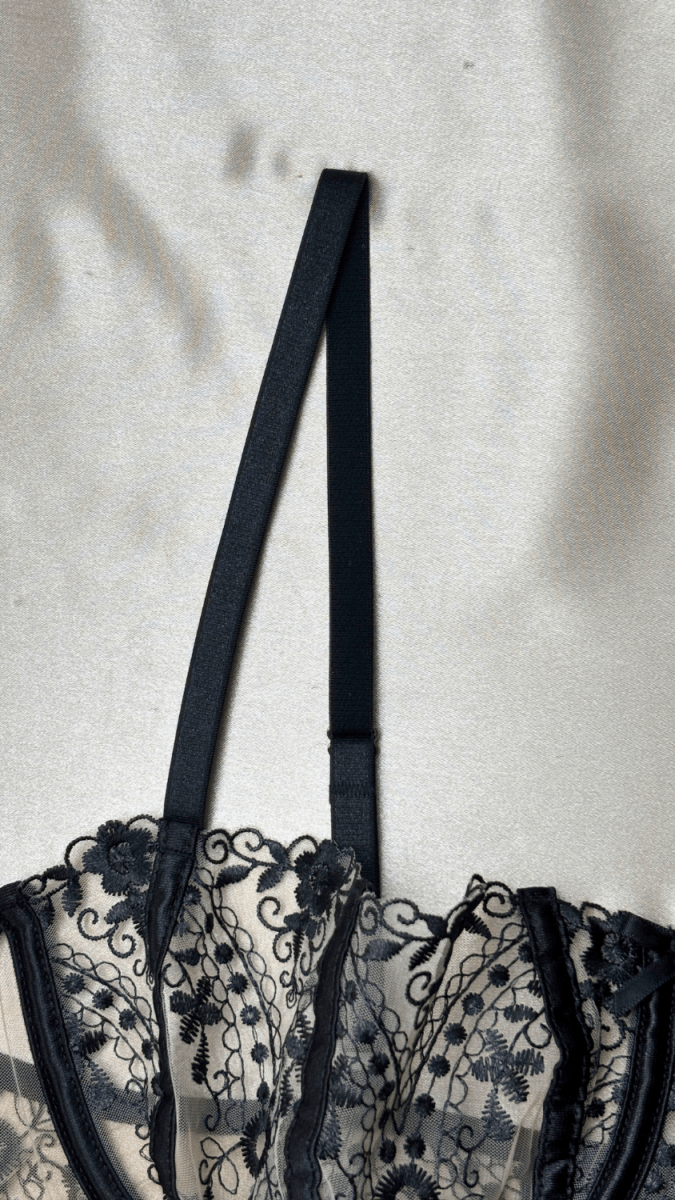 Audrey Bra - TRÈS FOU OR SOMETHING