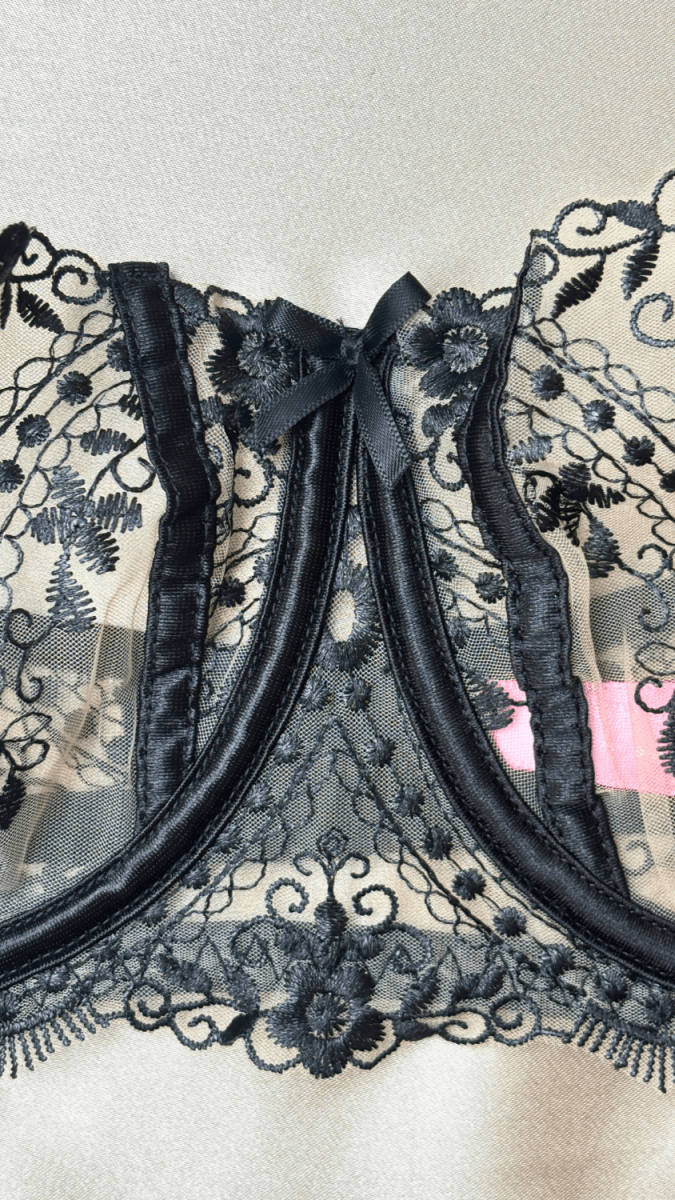 Audrey Bra - TRÈS FOU OR SOMETHING