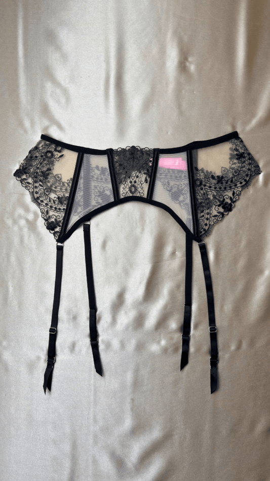 Audrey Garter - TRÈS FOU OR SOMETHING