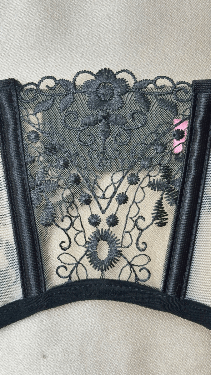 Audrey Garter - TRÈS FOU OR SOMETHING
