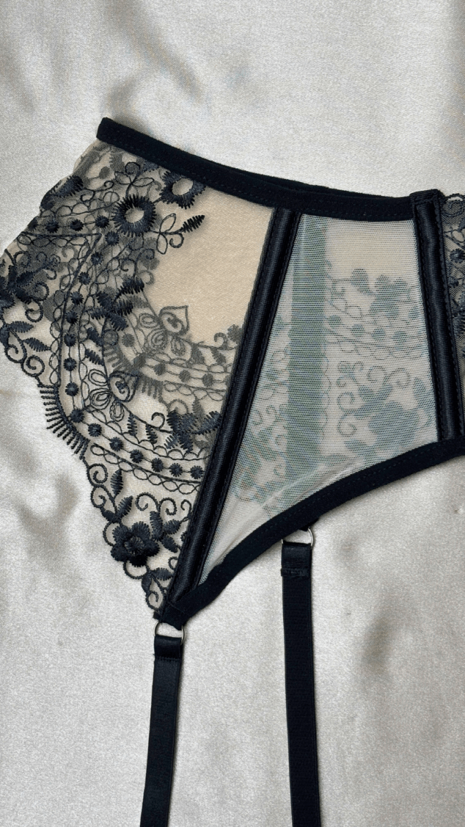 Audrey Garter - TRÈS FOU OR SOMETHING