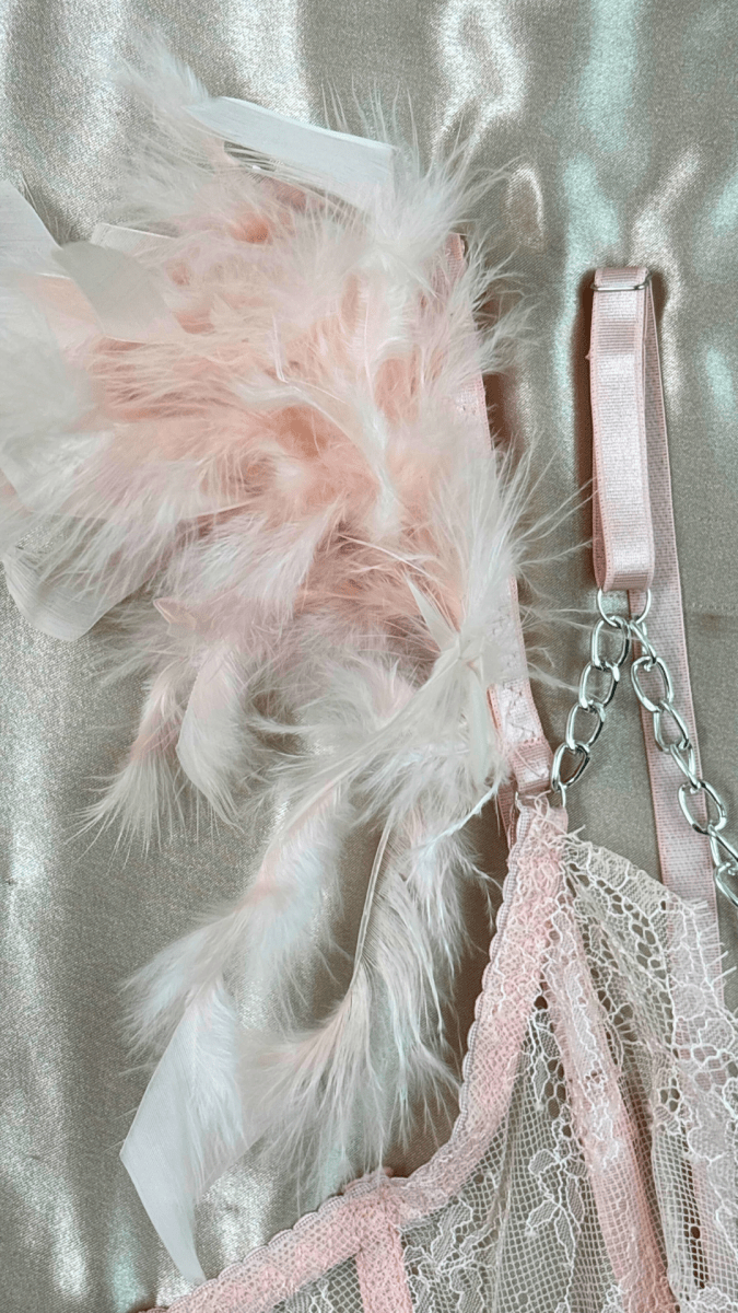 Babygirl Feathers Bra - TRÈS FOU OR SOMETHING
