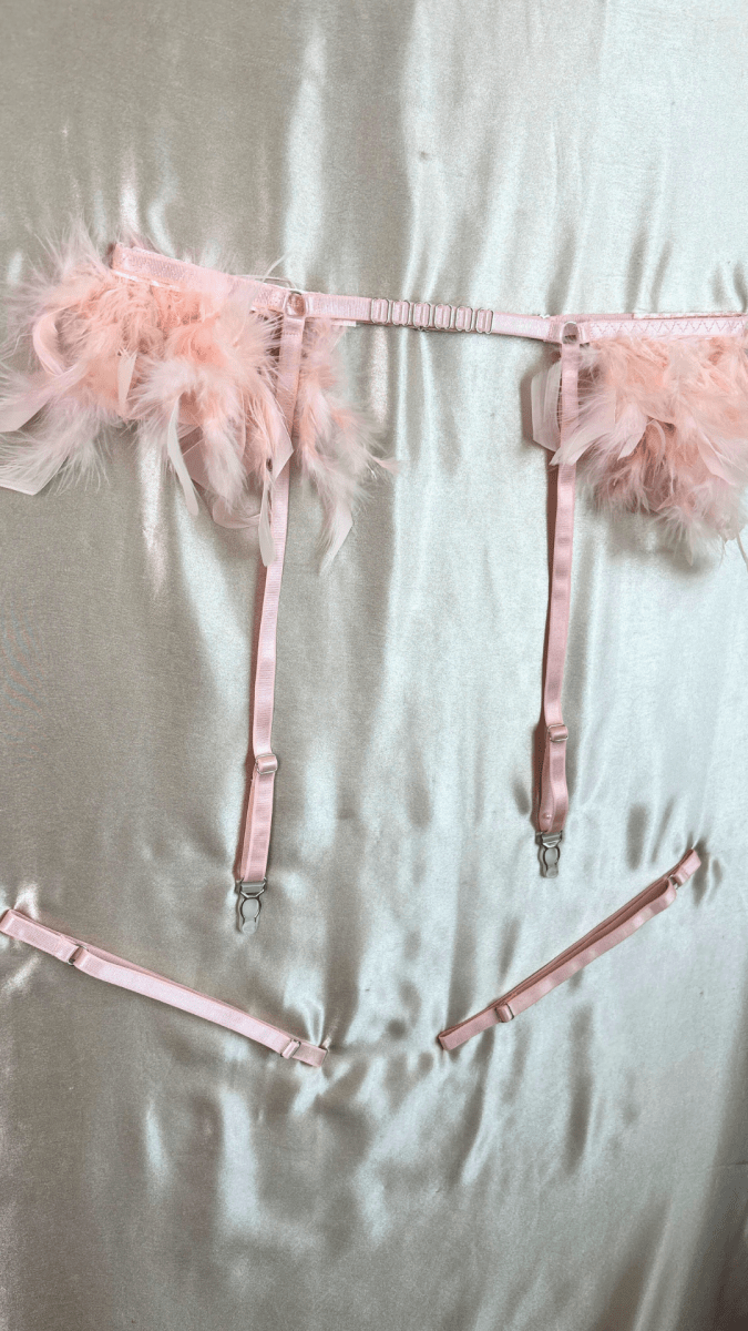 Babygirl Feathers Garter - TRÈS FOU OR SOMETHING