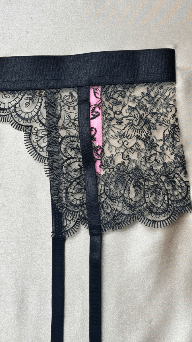 Birdie Garter - TRÈS FOU OR SOMETHING