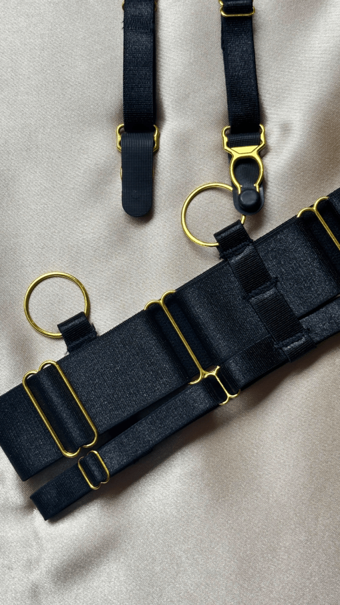 Birdie Garter - TRÈS FOU OR SOMETHING