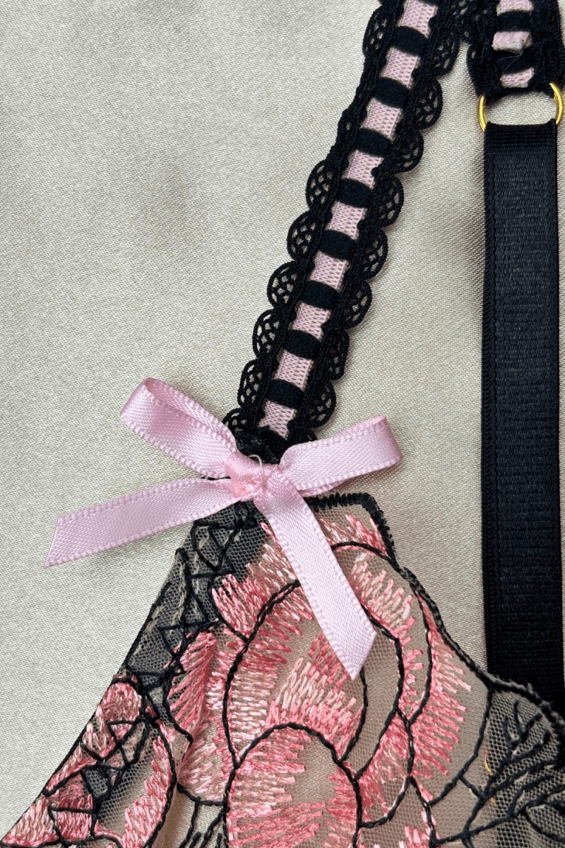 Brittney Bra - TRÈS FOU OR SOMETHING