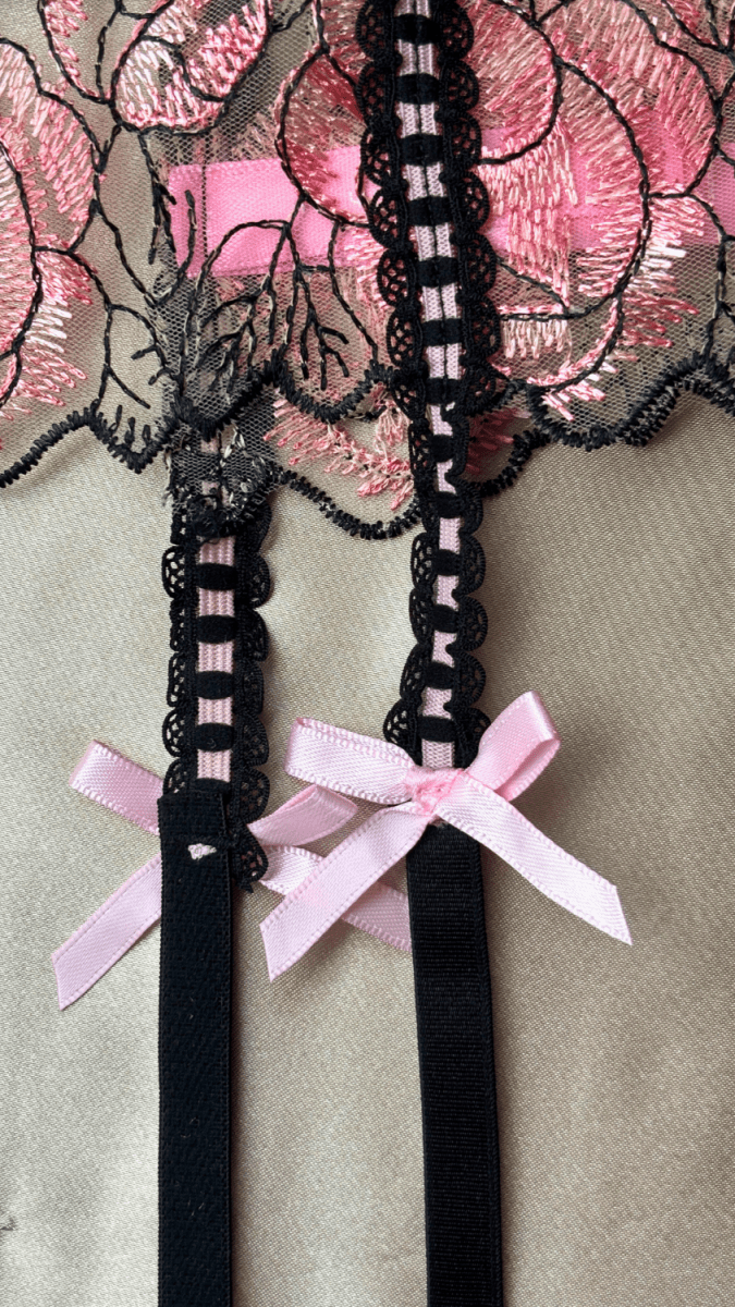 Brittney Garter - TRÈS FOU OR SOMETHING
