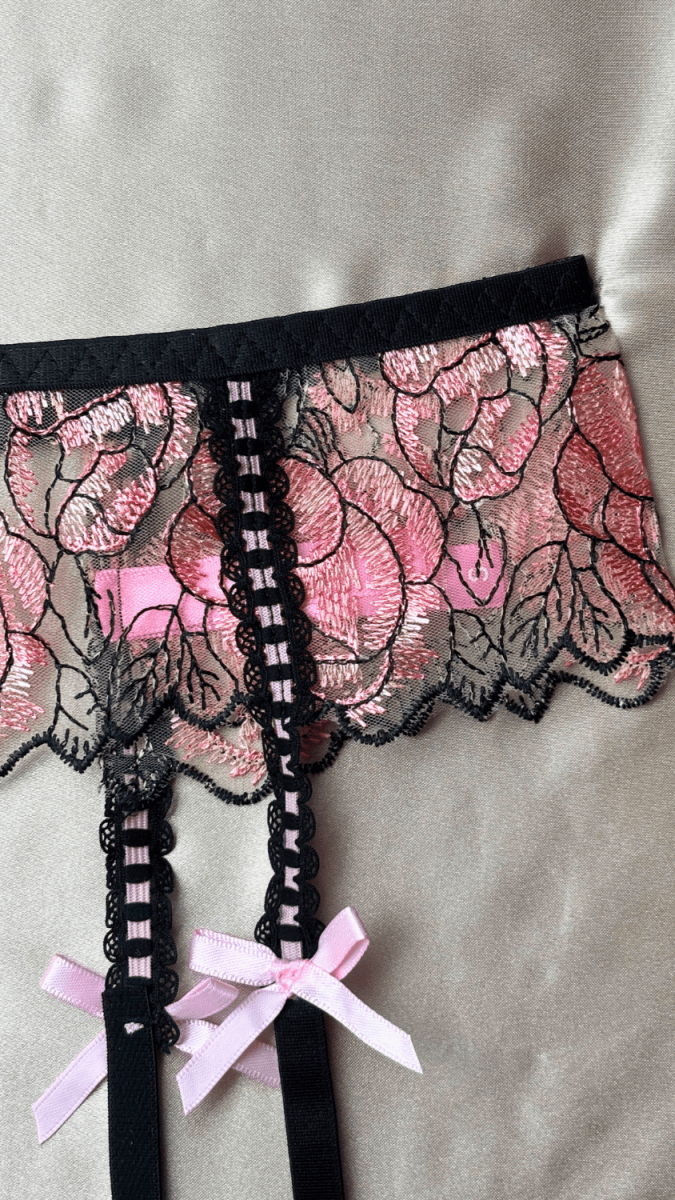 Brittney Garter - TRÈS FOU OR SOMETHING