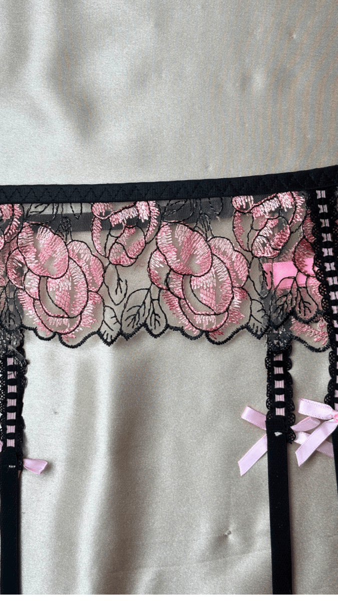 Brittney Garter - TRÈS FOU OR SOMETHING