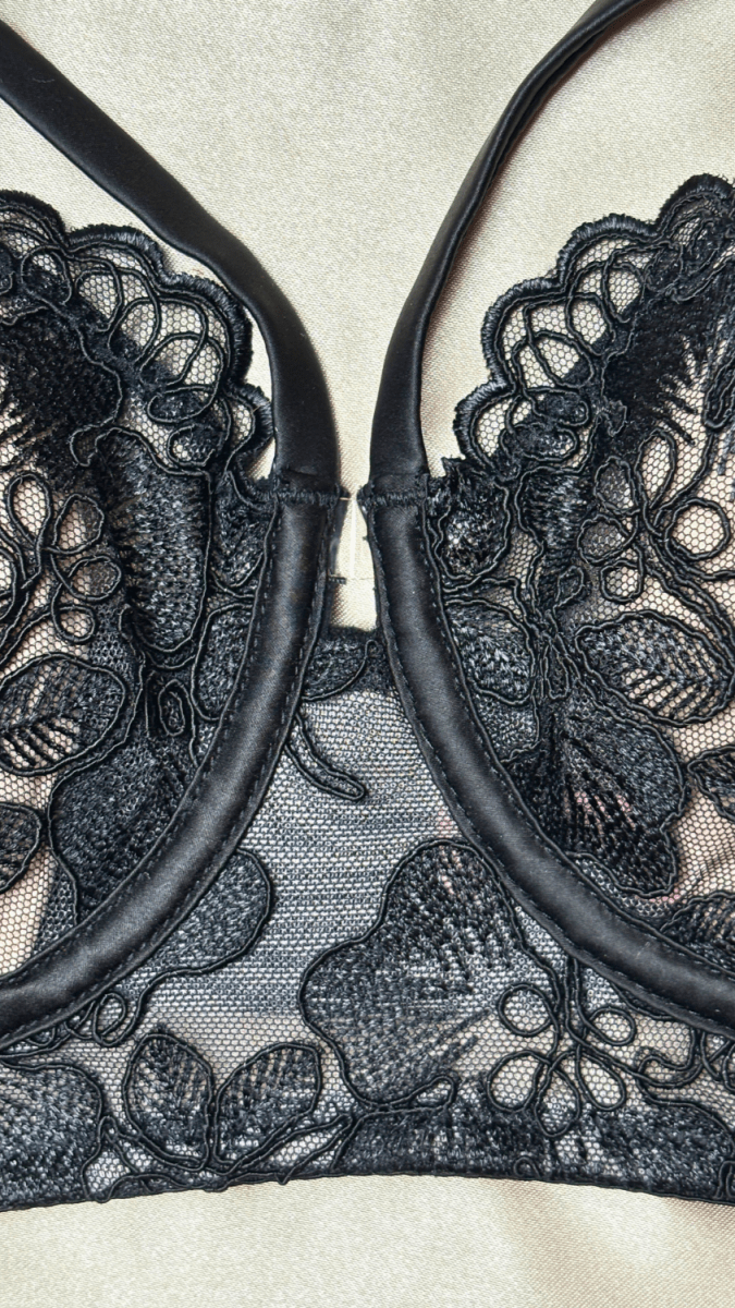 Camilia Black Bra - TRÈS FOU OR SOMETHING