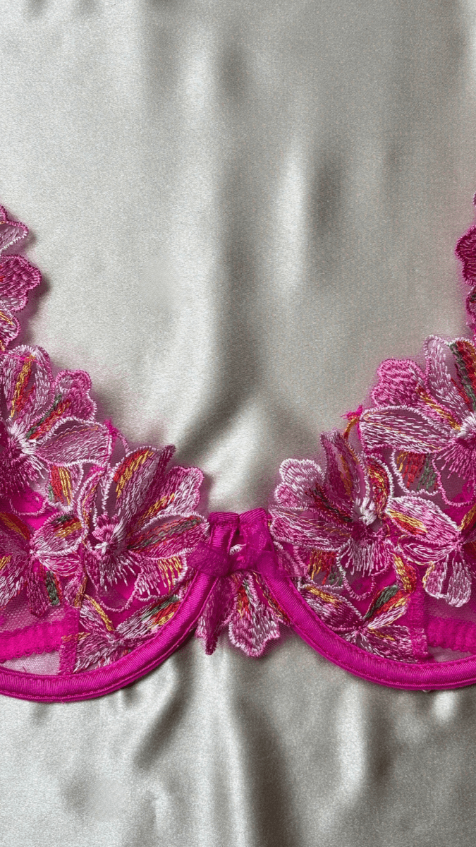 Candy Bra - TRÈS FOU OR SOMETHING