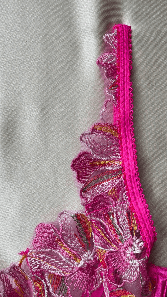 Candy Bra - TRÈS FOU OR SOMETHING