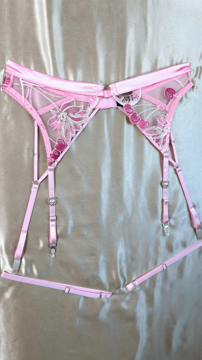 Cherry Bomb Heart Garter - TRÈS FOU OR SOMETHING