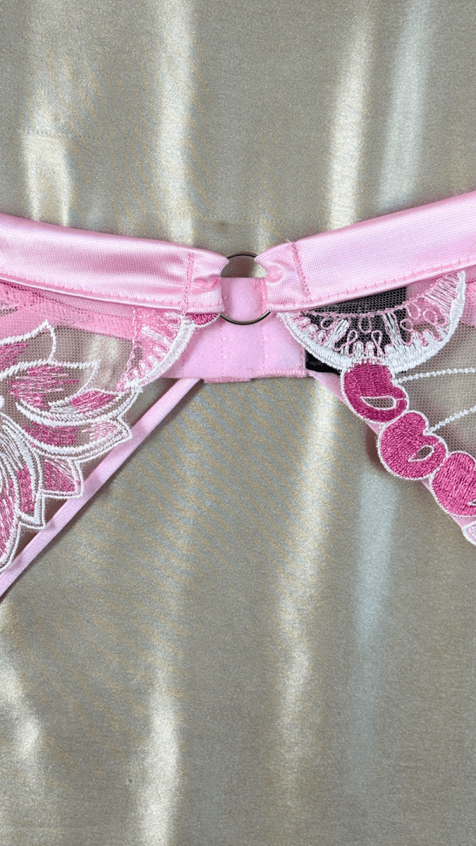 Cherry Bomb Heart Garter - TRÈS FOU OR SOMETHING