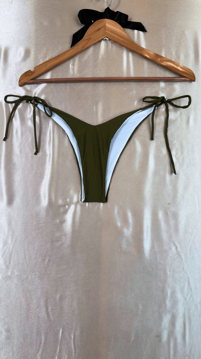 Combat Bikini - TRÈS FOU OR SOMETHING