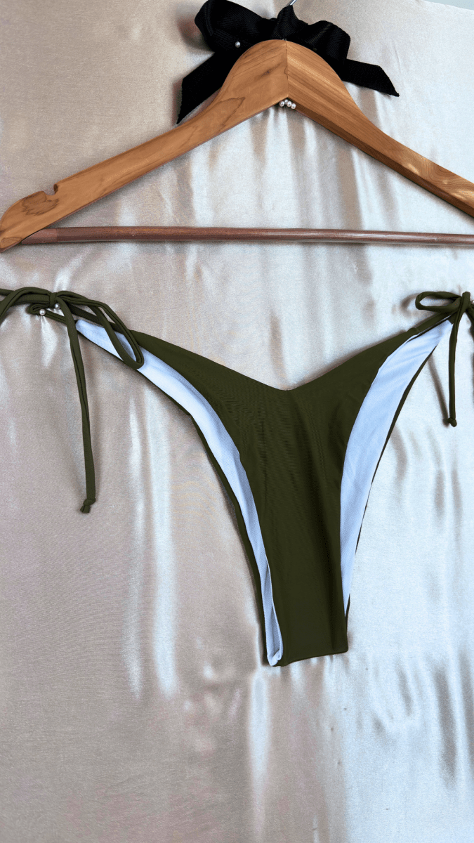 Combat Bikini - TRÈS FOU OR SOMETHING
