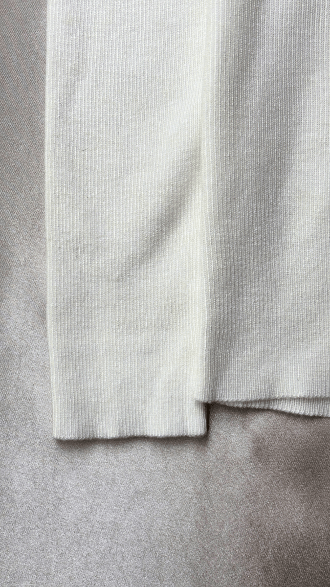 CozyComfort Fitted Long Sleeve White Turtleneck Top - TRÈS FOU OR SOMETHING