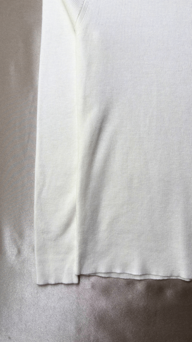 CozyComfort Fitted Long Sleeve White Turtleneck Top - TRÈS FOU OR SOMETHING