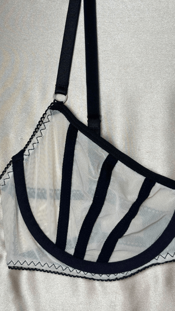 Cruella Bra - TRÈS FOU OR SOMETHING