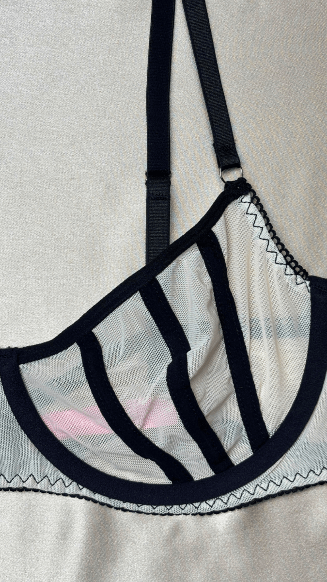 Cruella Bra - TRÈS FOU OR SOMETHING