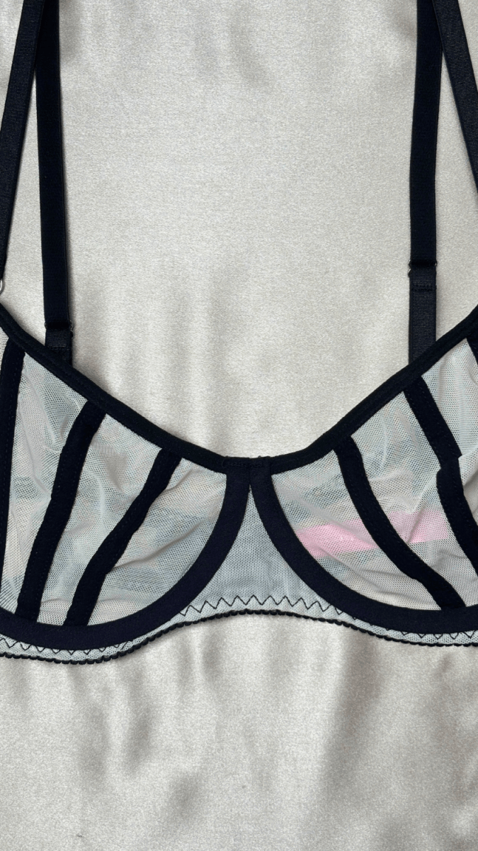 Cruella Bra - TRÈS FOU OR SOMETHING