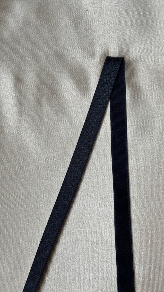 Elle Black Bra - TRÈS FOU OR SOMETHING