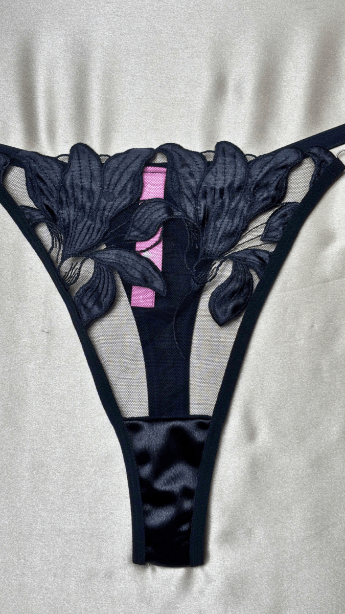 Elle Black Panty - TRÈS FOU OR SOMETHING