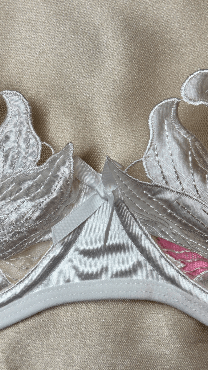 Elle White Bra - TRÈS FOU OR SOMETHING