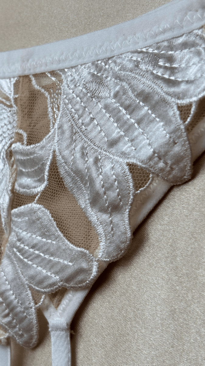 Eloise White Garter - TRÈS FOU OR SOMETHING