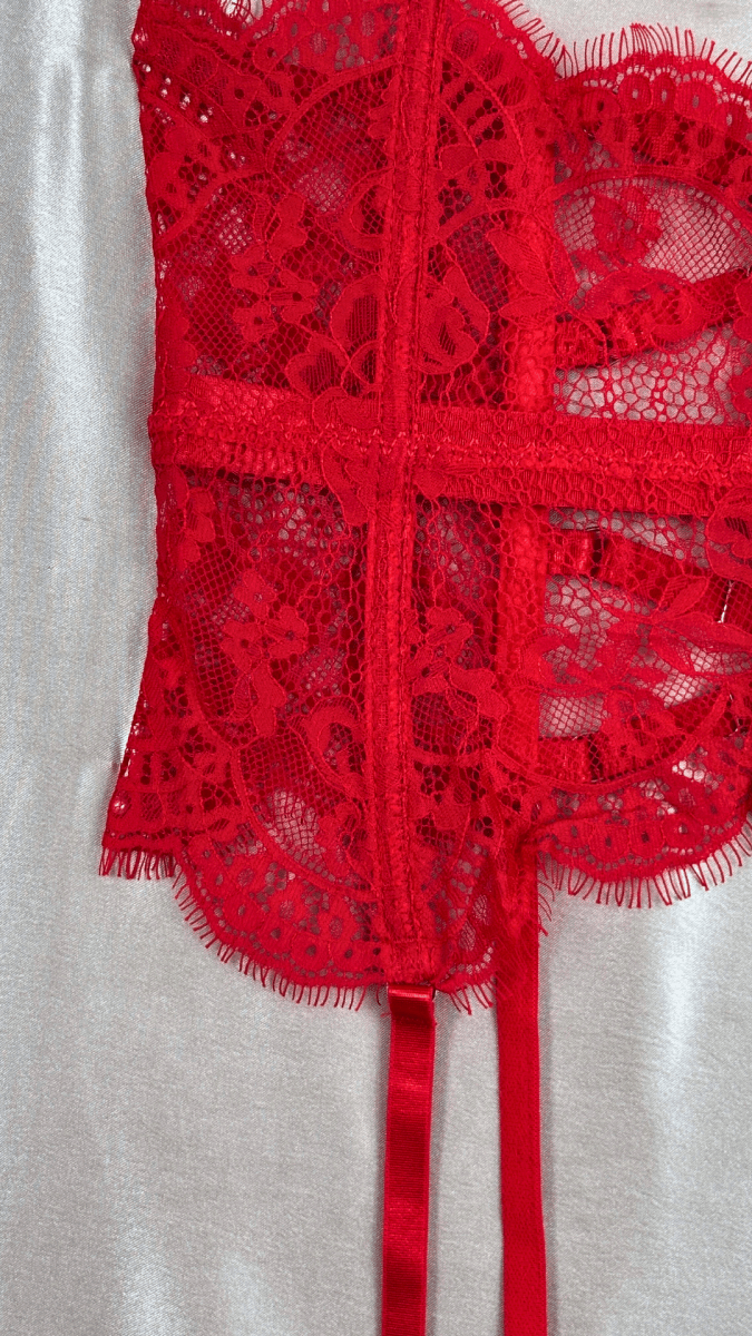 Exquisitely Wrapped in Lace Garter - TRÈS FOU OR SOMETHING