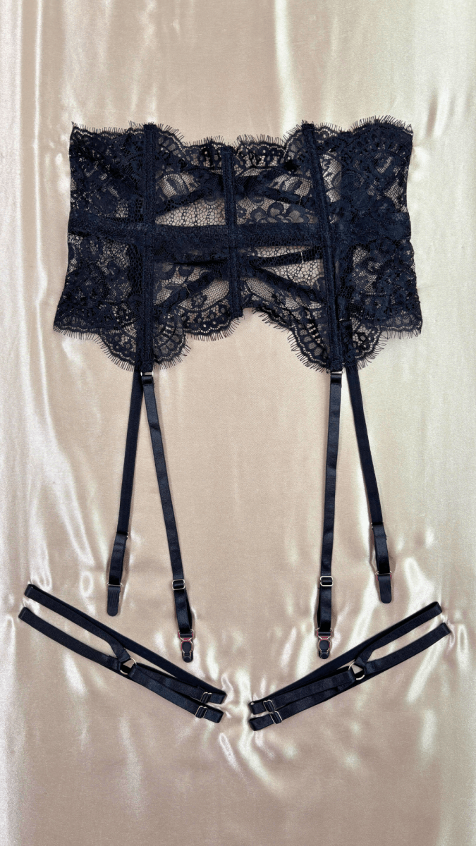 Exquisitely Wrapped in Lace Garter - TRÈS FOU OR SOMETHING