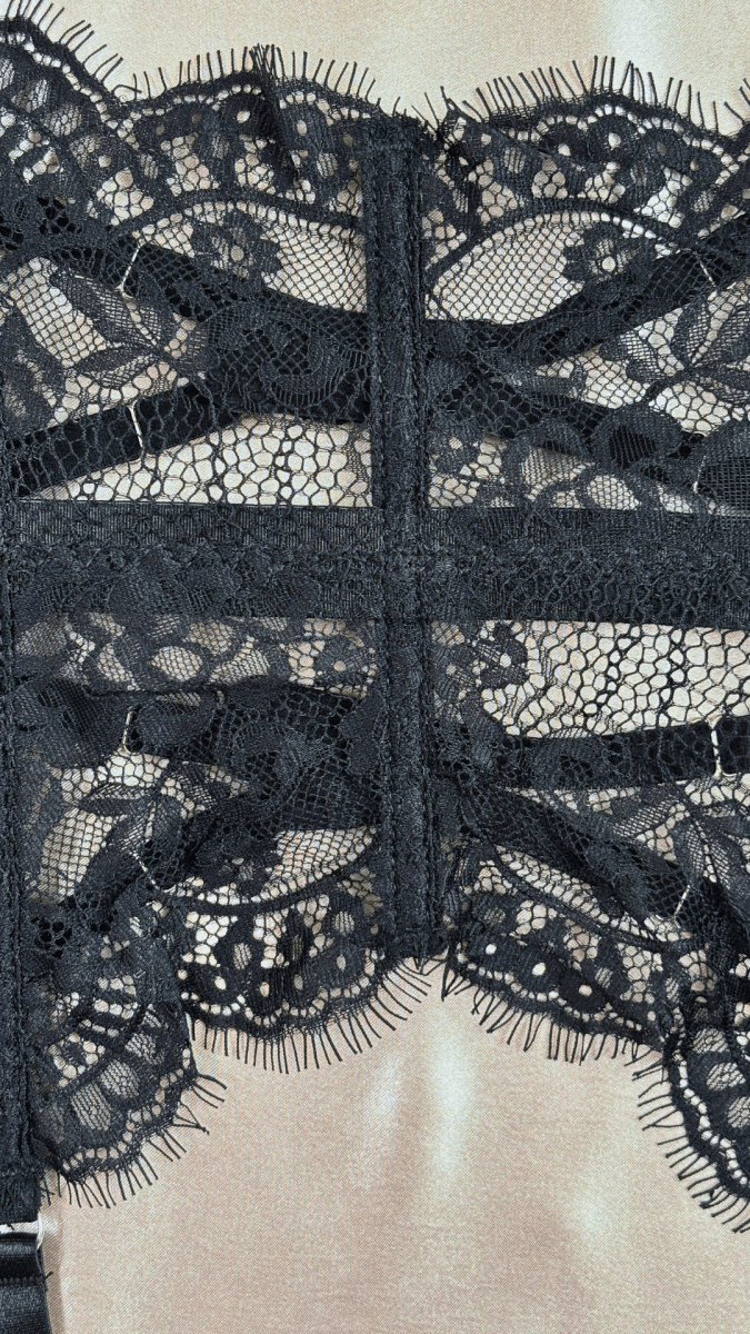 Exquisitely Wrapped in Lace Garter - TRÈS FOU OR SOMETHING