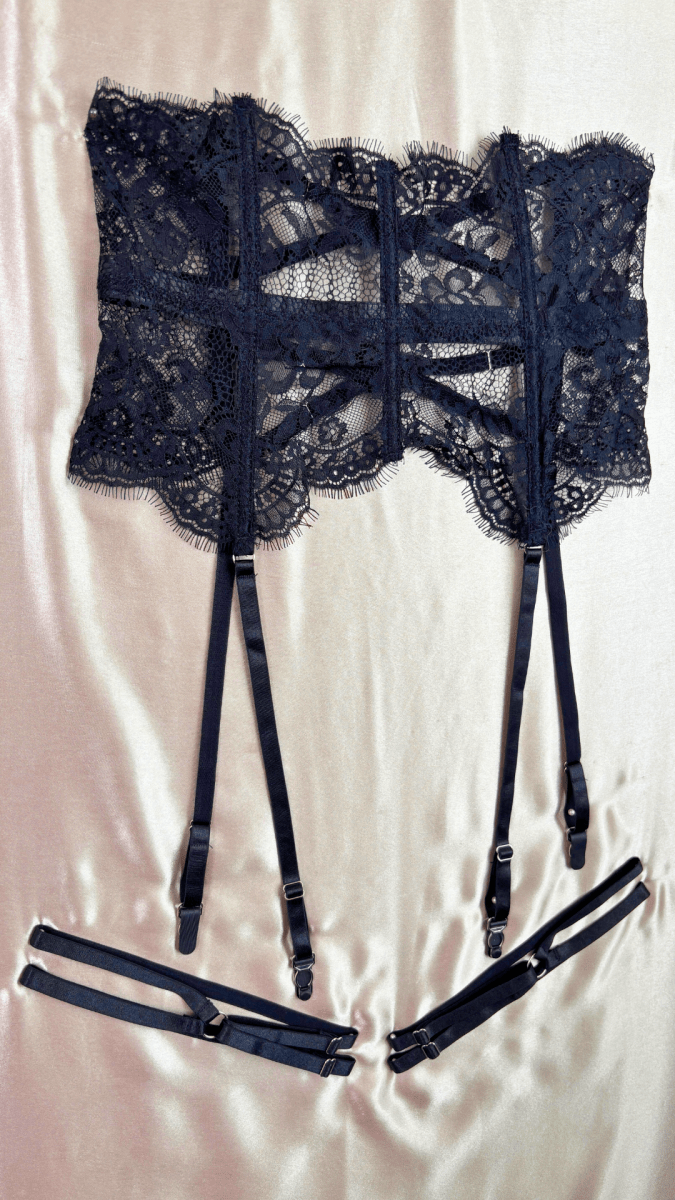 Exquisitely Wrapped in Lace Garter - TRÈS FOU OR SOMETHING