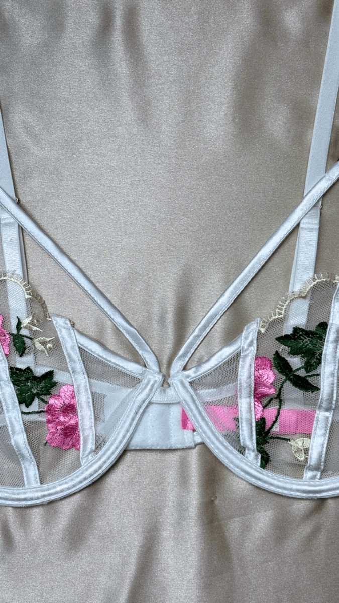 Faye Bra - TRÈS FOU OR SOMETHING