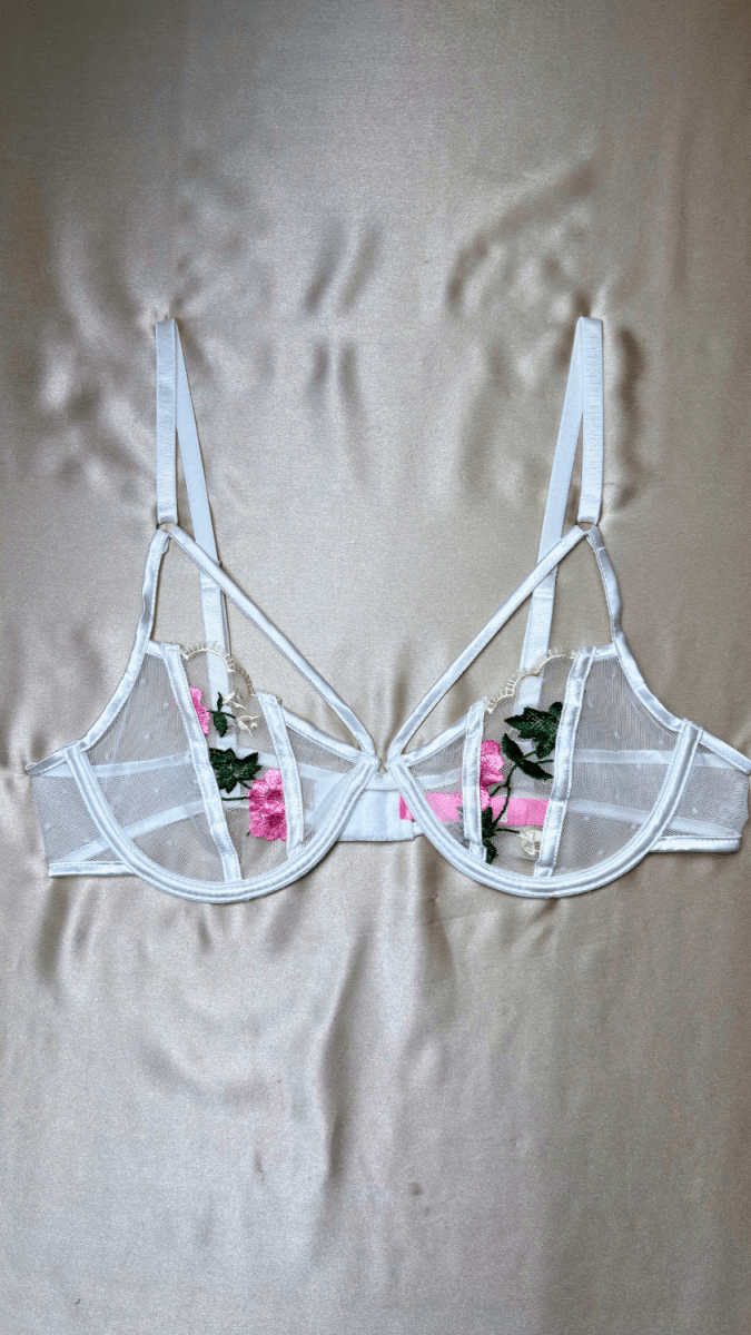 Faye Bra - TRÈS FOU OR SOMETHING