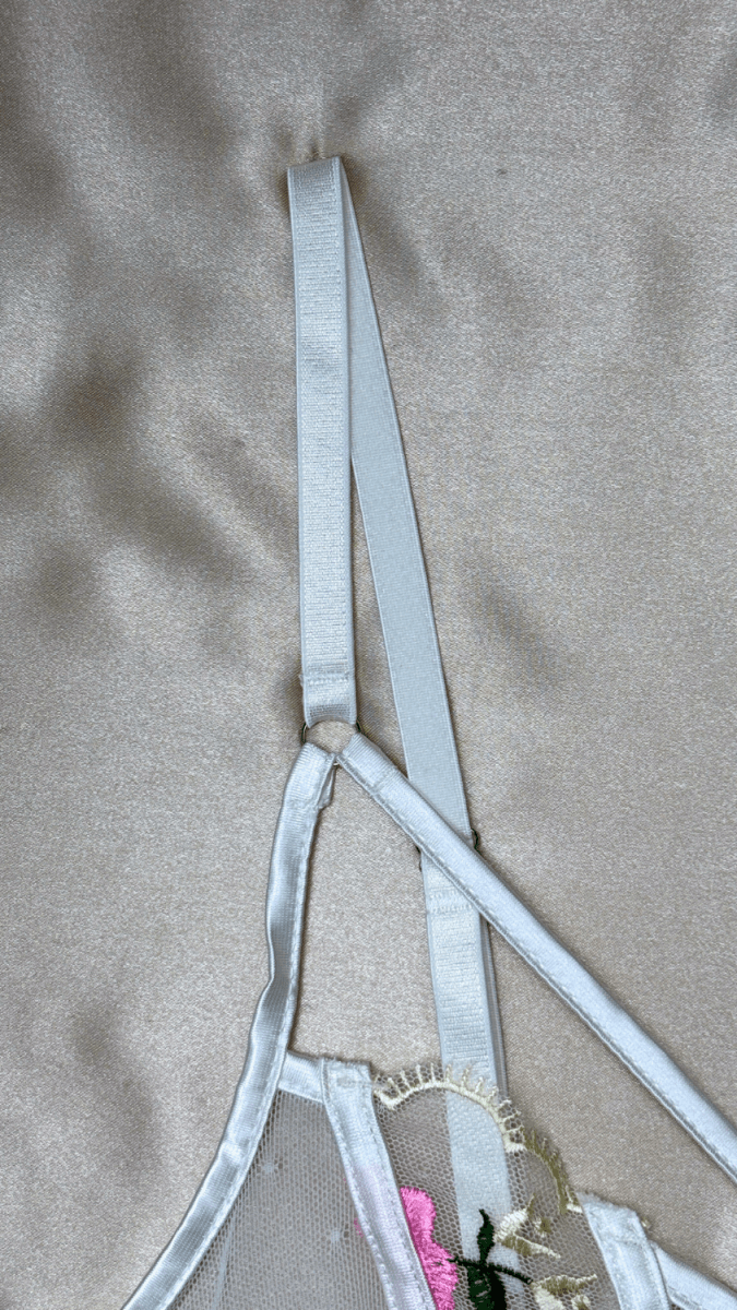 Faye Bra - TRÈS FOU OR SOMETHING