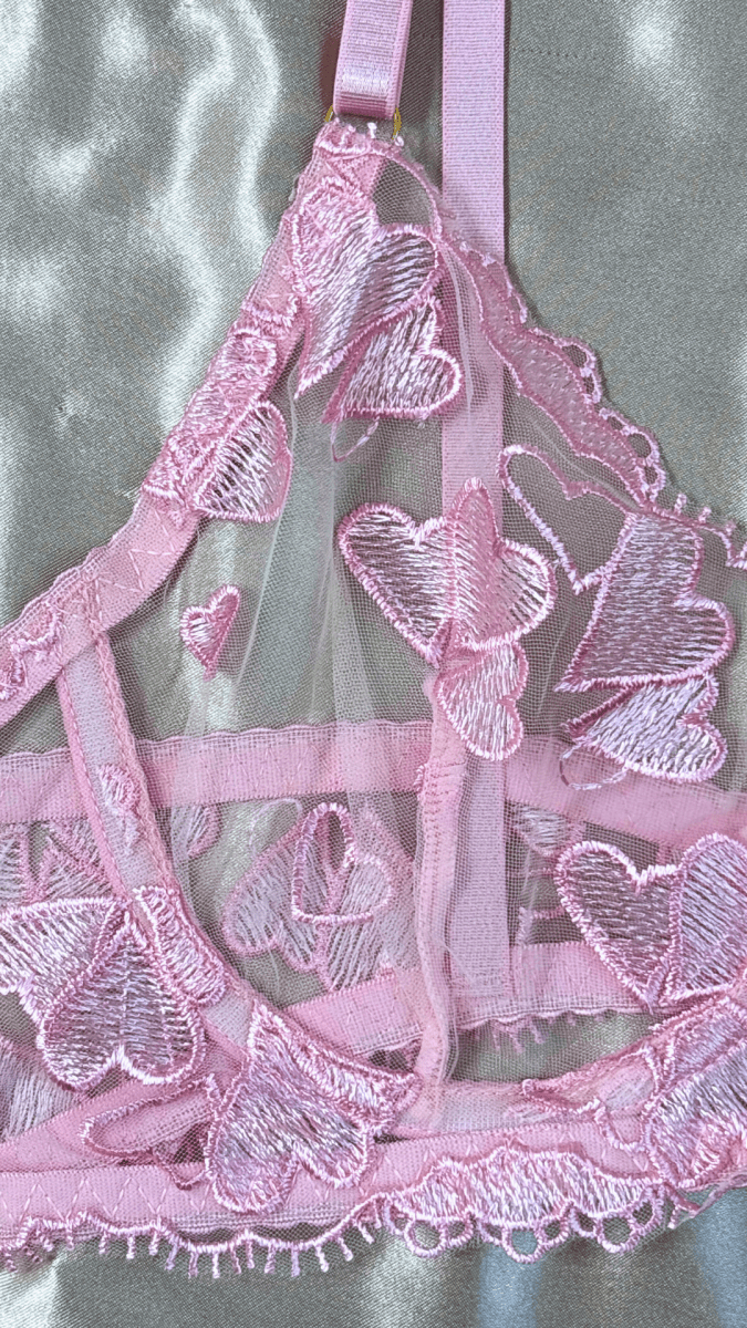 Fluttering Hearts Bra - TRÈS FOU OR SOMETHING