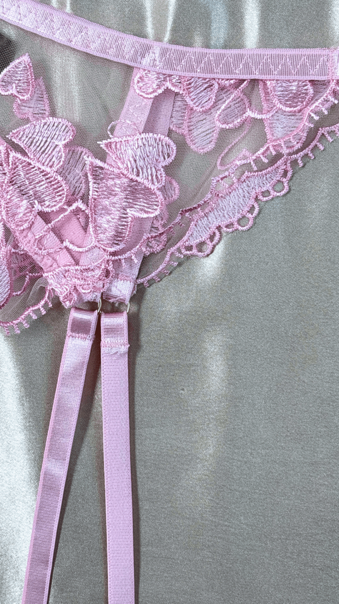 Fluttering Hearts Garter - TRÈS FOU OR SOMETHING