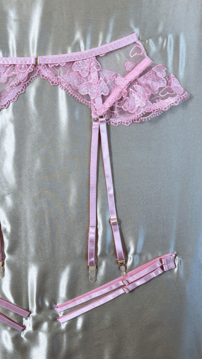 Fluttering Hearts Garter - TRÈS FOU OR SOMETHING