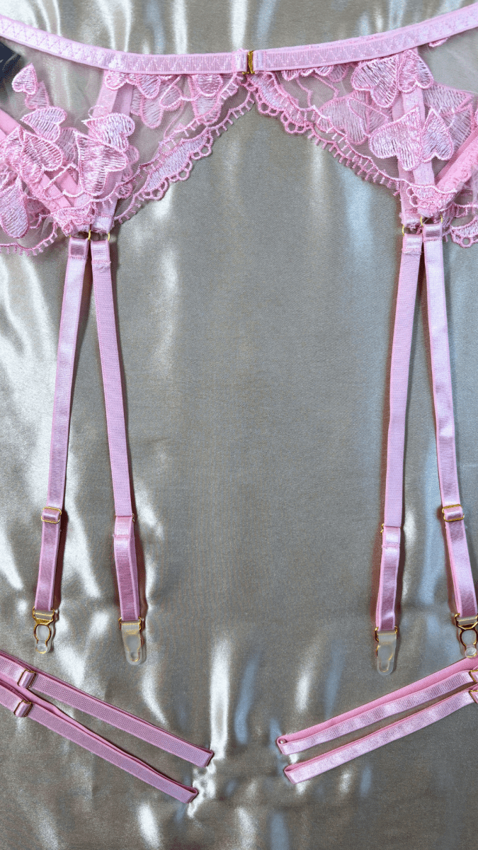 Fluttering Hearts Garter - TRÈS FOU OR SOMETHING