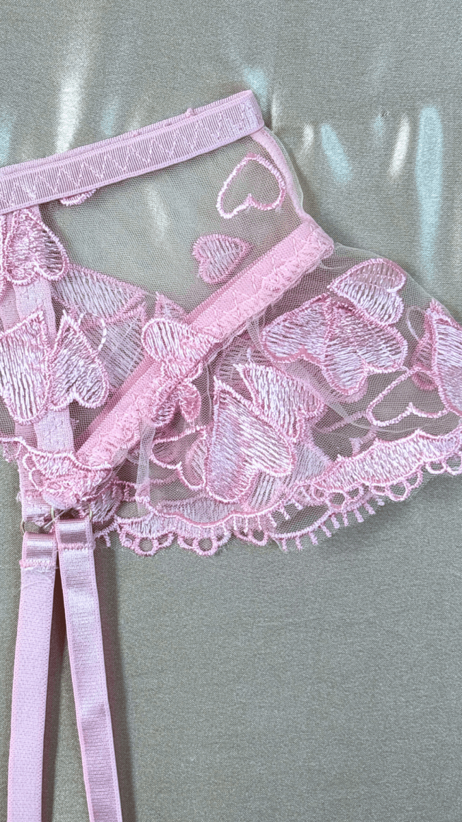 Fluttering Hearts Garter - TRÈS FOU OR SOMETHING