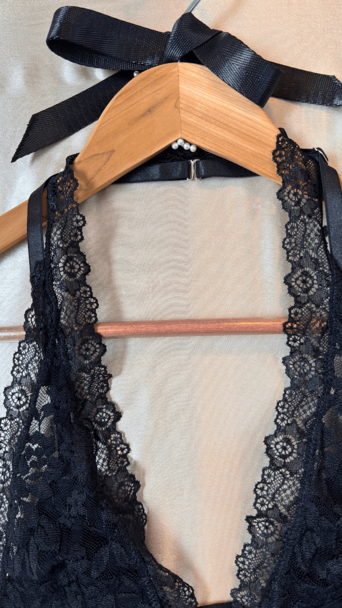 Gothic Lace Halter Top - TRÈS FOU OR SOMETHING