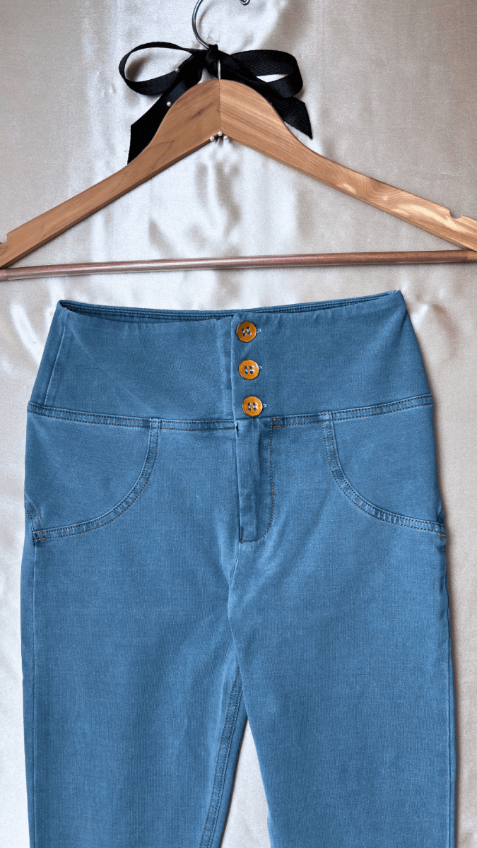 High Rise Butt Enhancer Light Blue Jeggings - TRÈS FOU OR SOMETHING