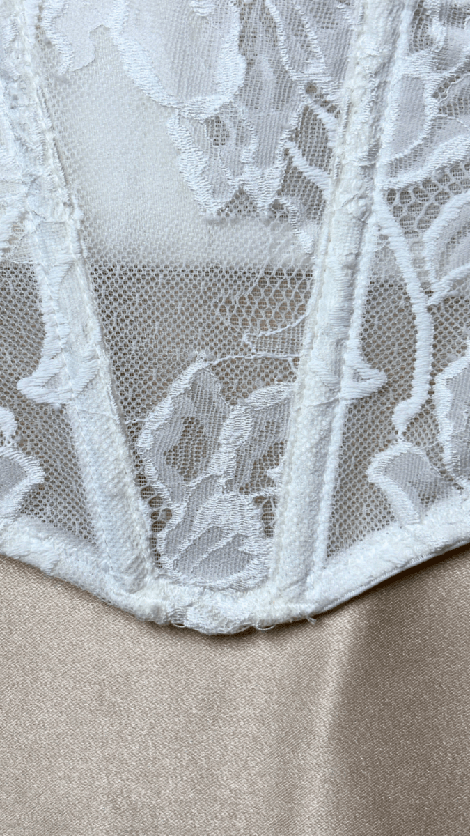 Jolie White Bustier - TRÈS FOU OR SOMETHING