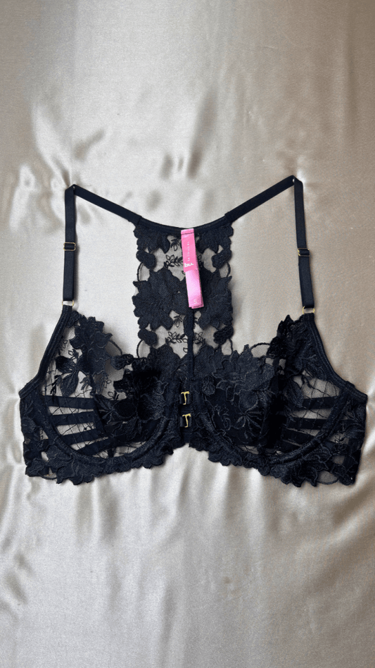 Juliana Bra - TRÈS FOU OR SOMETHING