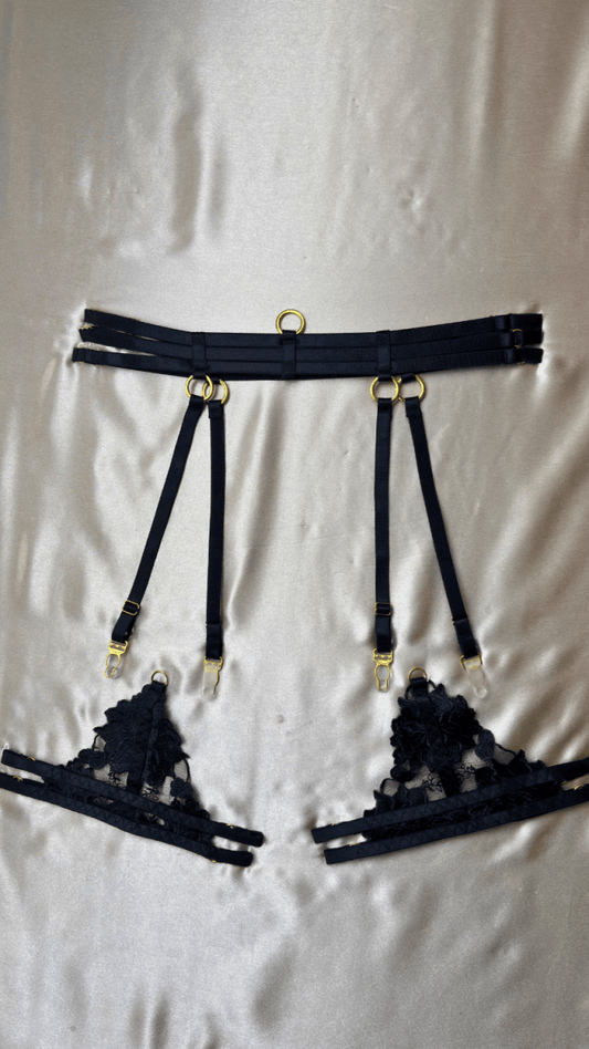 Juliana Garter - TRÈS FOU OR SOMETHING