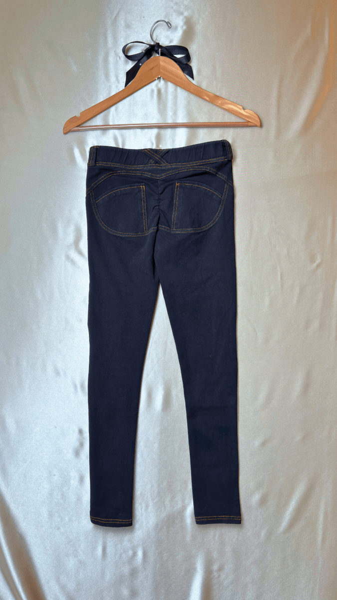 Low Rise Stay Up Butt Enhancer Black Jeggings - TRÈS FOU OR SOMETHING